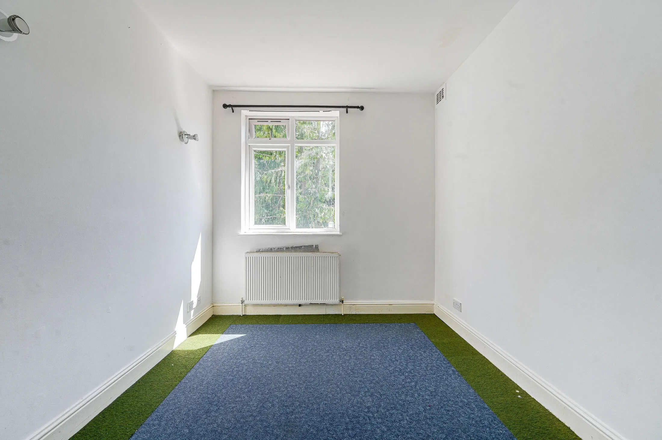 Flat Addiscombe Road in Greater London