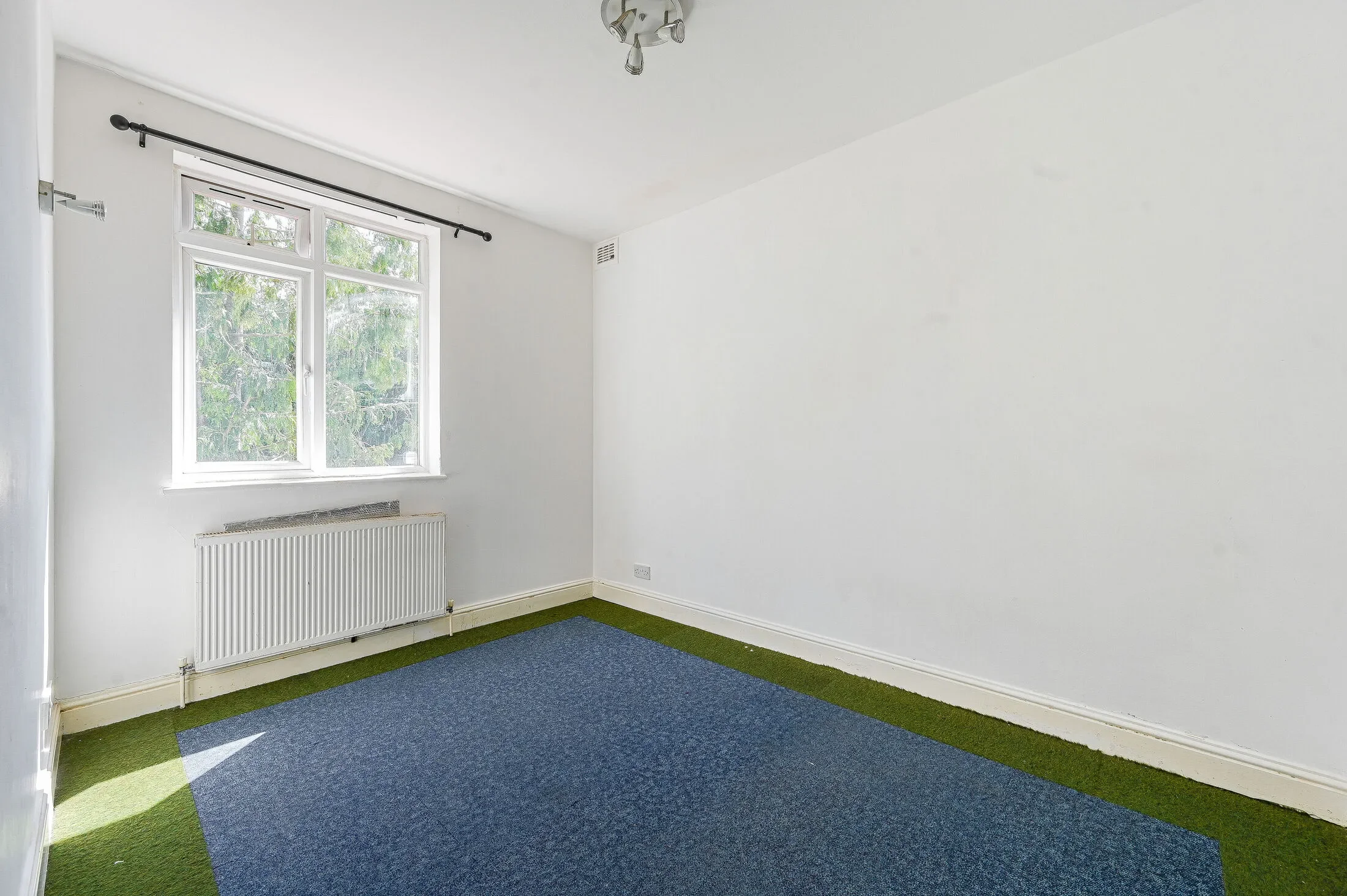 Flat Addiscombe Road in Greater London