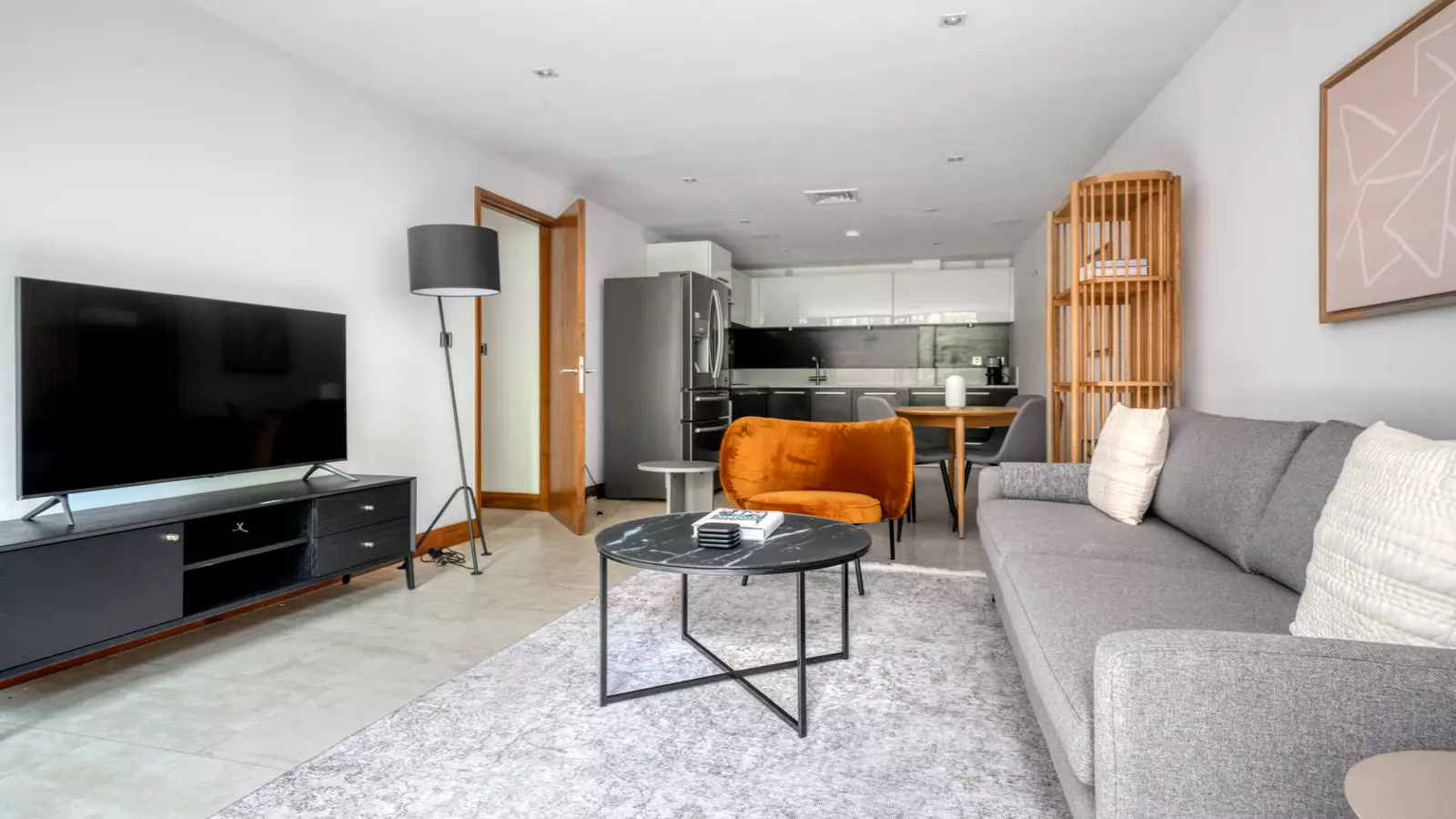 Flat Charing Cross Road in Greater London