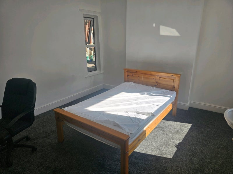 Room Albert Grove in Nottingham