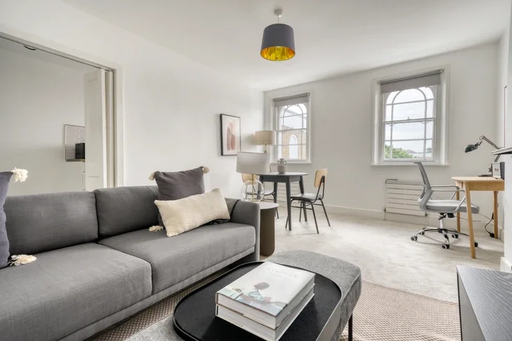 Flat Milner Square in Greater London