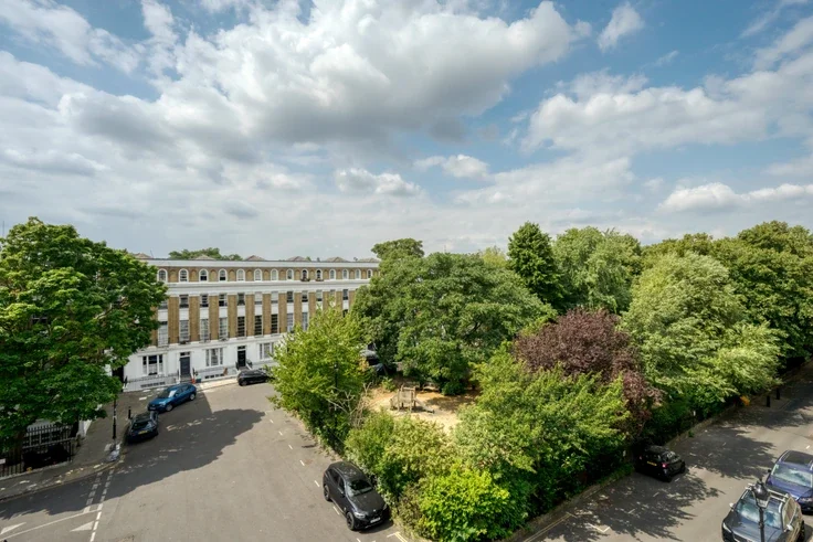 Flat Milner Square in Greater London
