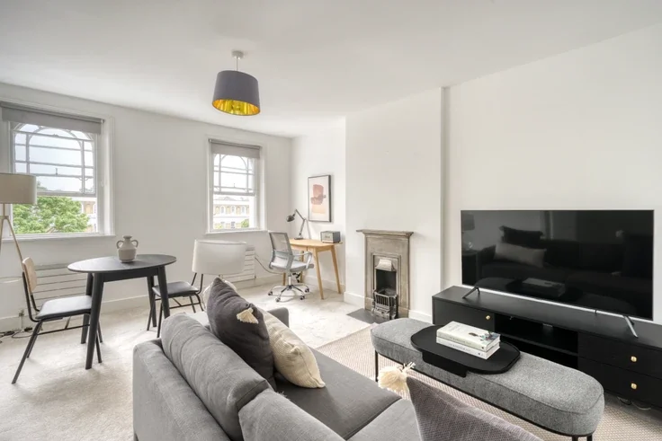 Flat Milner Square in Greater London