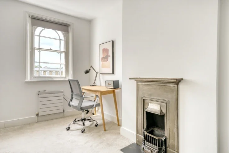 Flat Milner Square in Greater London