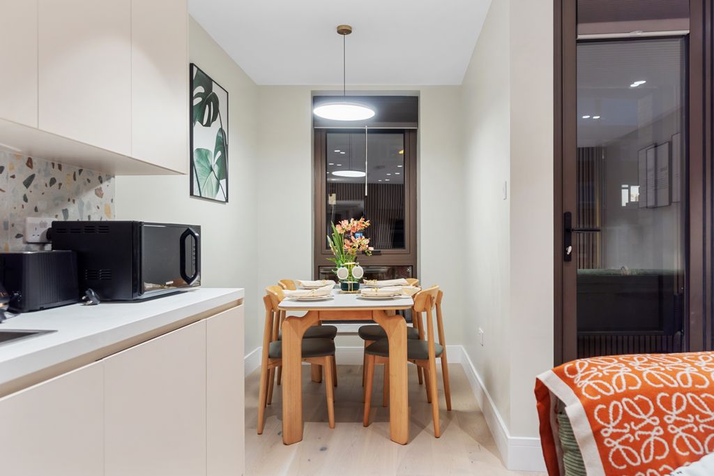 Flat Evelina Road in Greater London