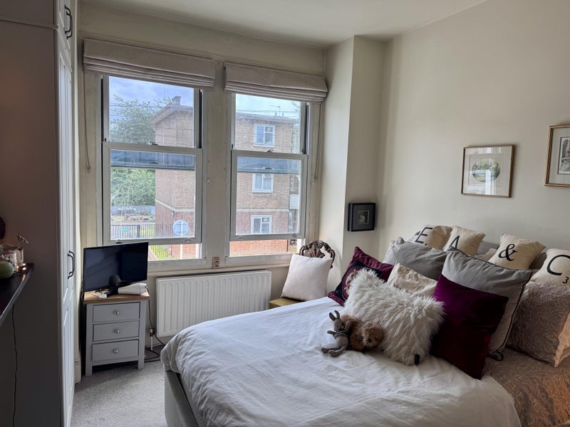 Room Renmuir Street in Greater London