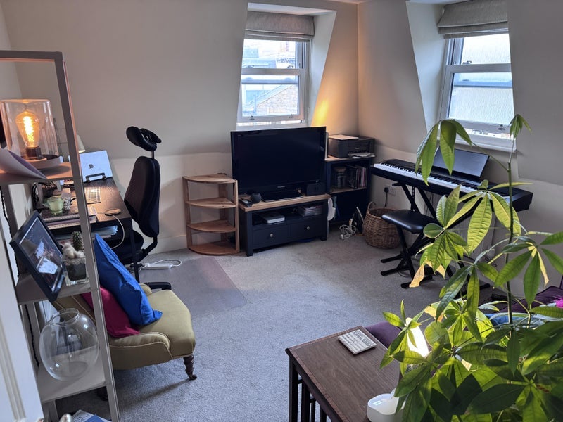 Room Renmuir Street in Greater London