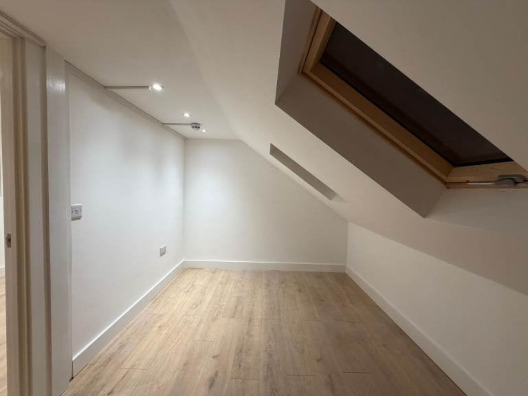 Flat Turkey Street in Greater London