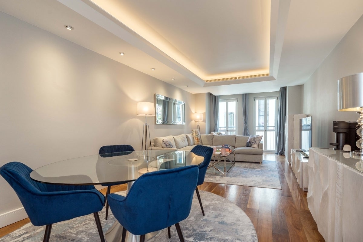 Flat Lancelot Place in City of Westminster