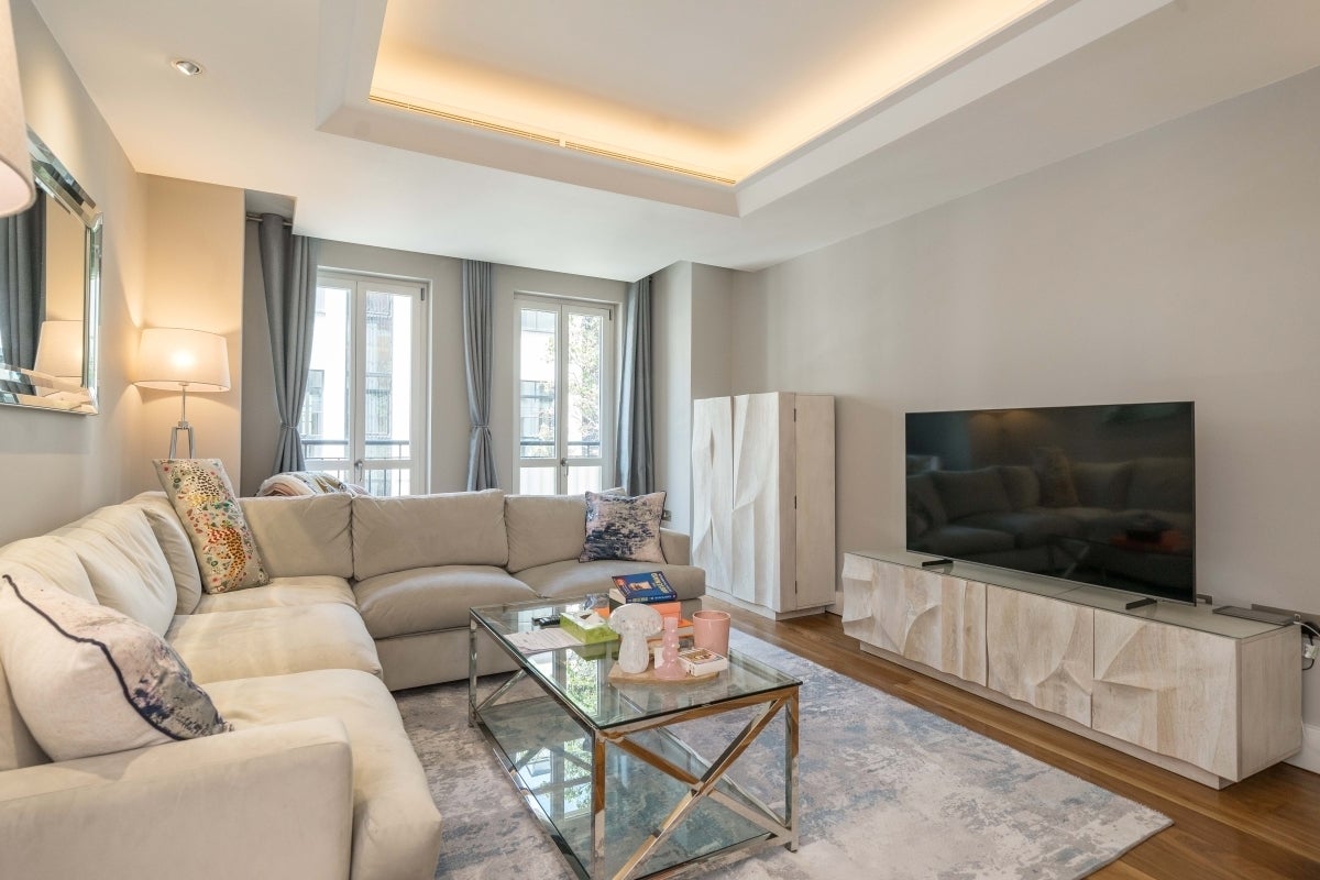 Flat Lancelot Place in City of Westminster