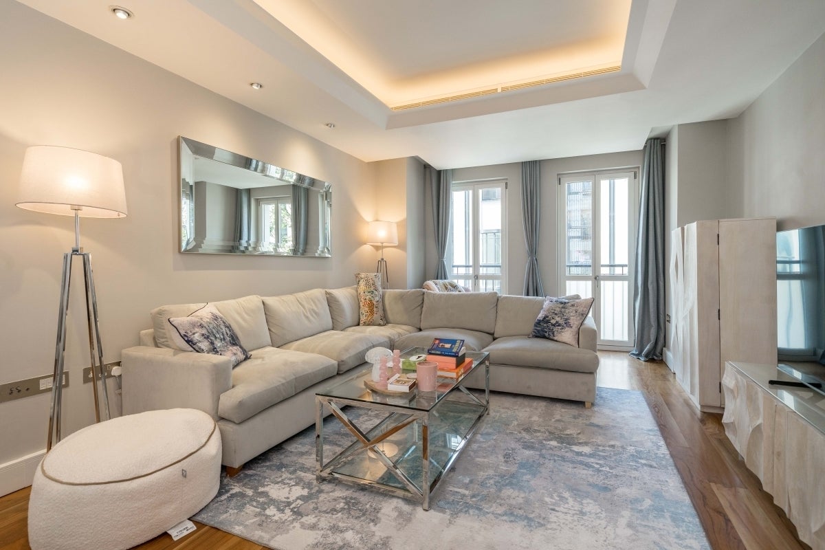 Flat Lancelot Place in City of Westminster