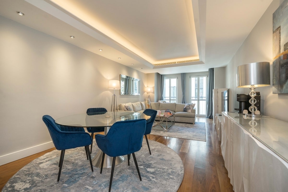 Flat Lancelot Place in City of Westminster