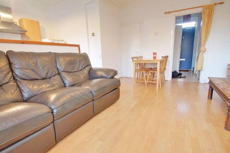 Flat Porlock Street in Greater London