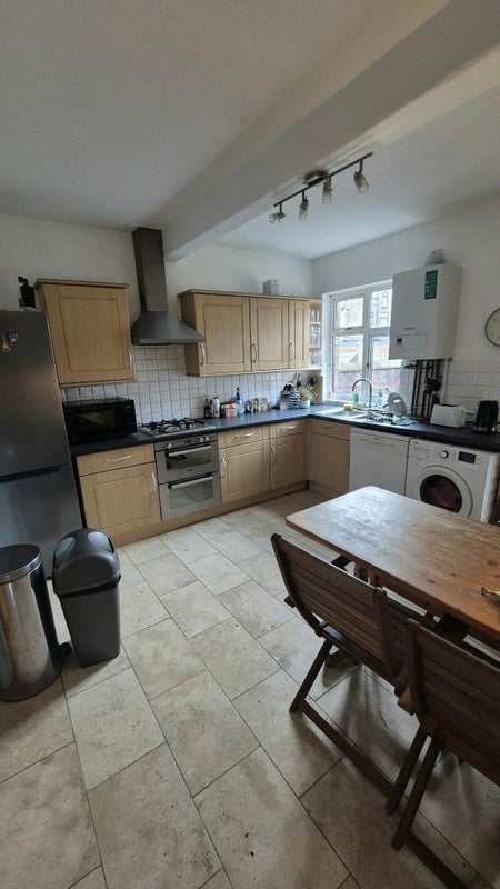 Flat Heathfield Square in Greater London