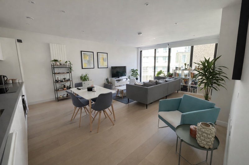 Room Royal Crest Avenue in Greater London