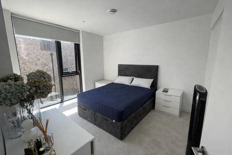 Room Royal Crest Avenue in Greater London