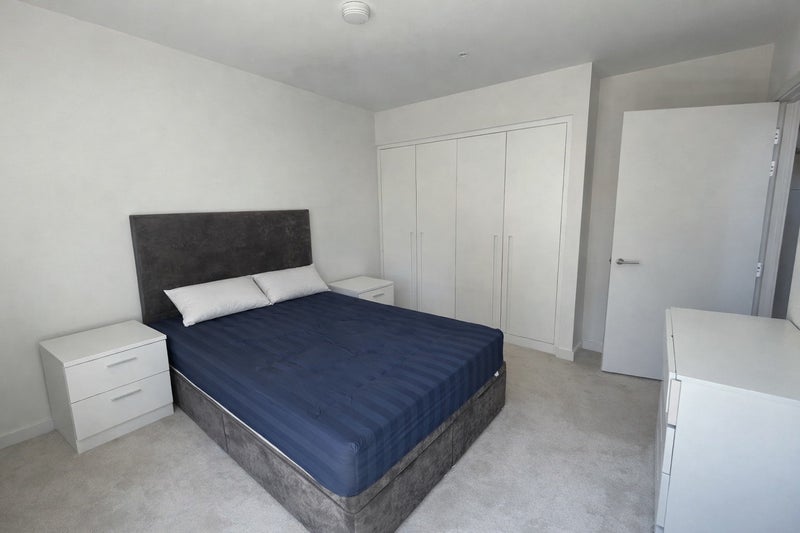 Room Royal Crest Avenue in Greater London