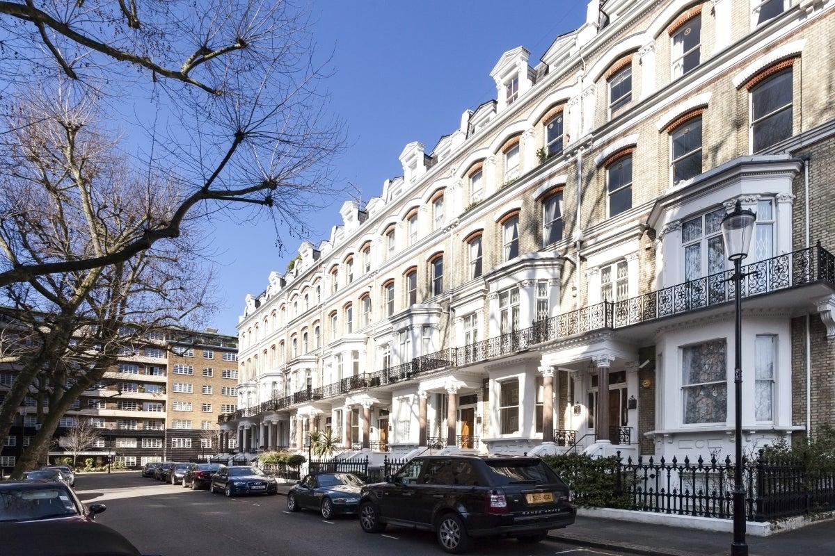Flat Vicarage Gate in Greater London