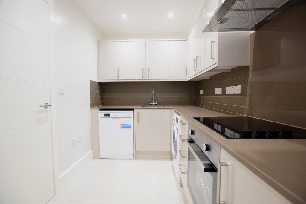 Flat Clements Road in Greater London