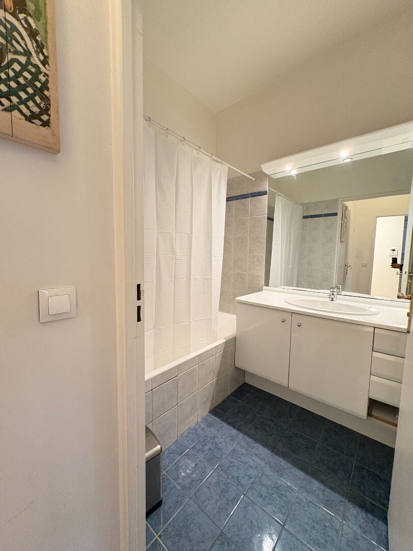 Flat Rue Louis Rouquier in Levallois-Perret
