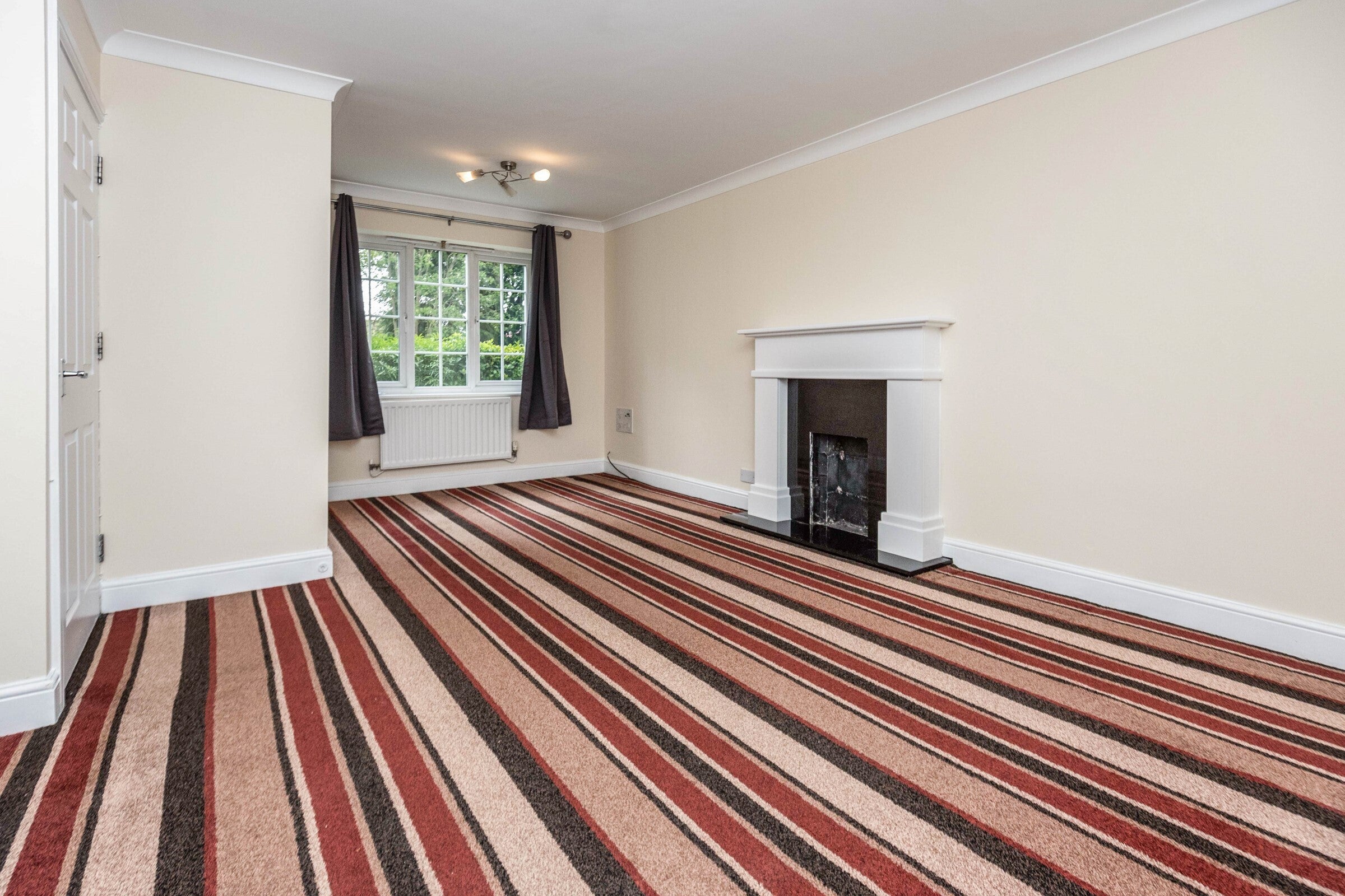 House Westhill Close in Birmingham
