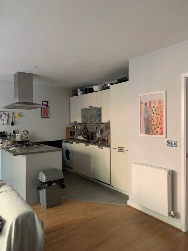 Room Wenlock Road in Greater London