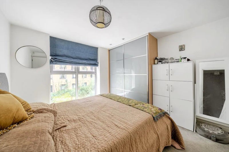 Room Wenlock Road in Greater London