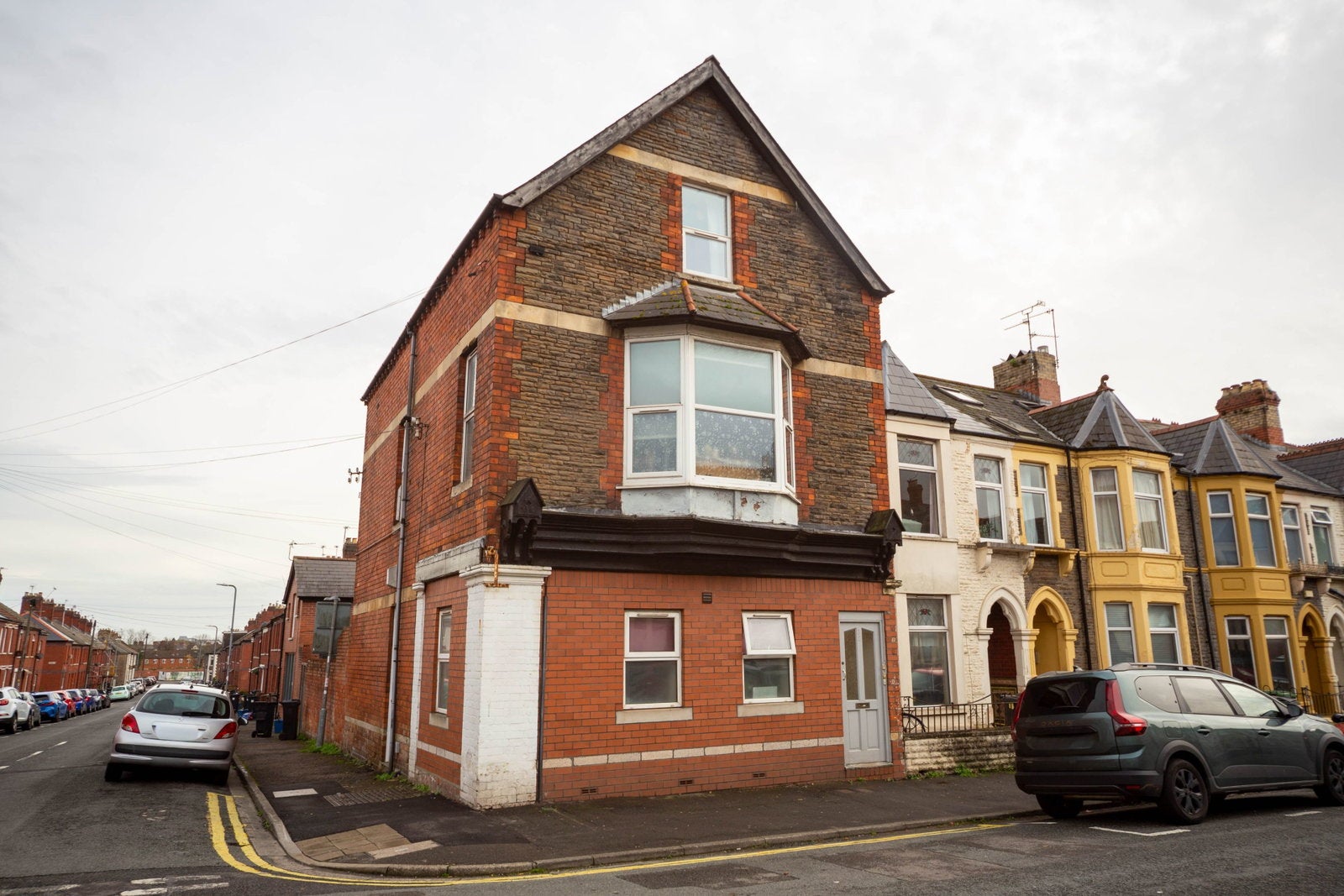 Flat Monthermer Road in Cardiff