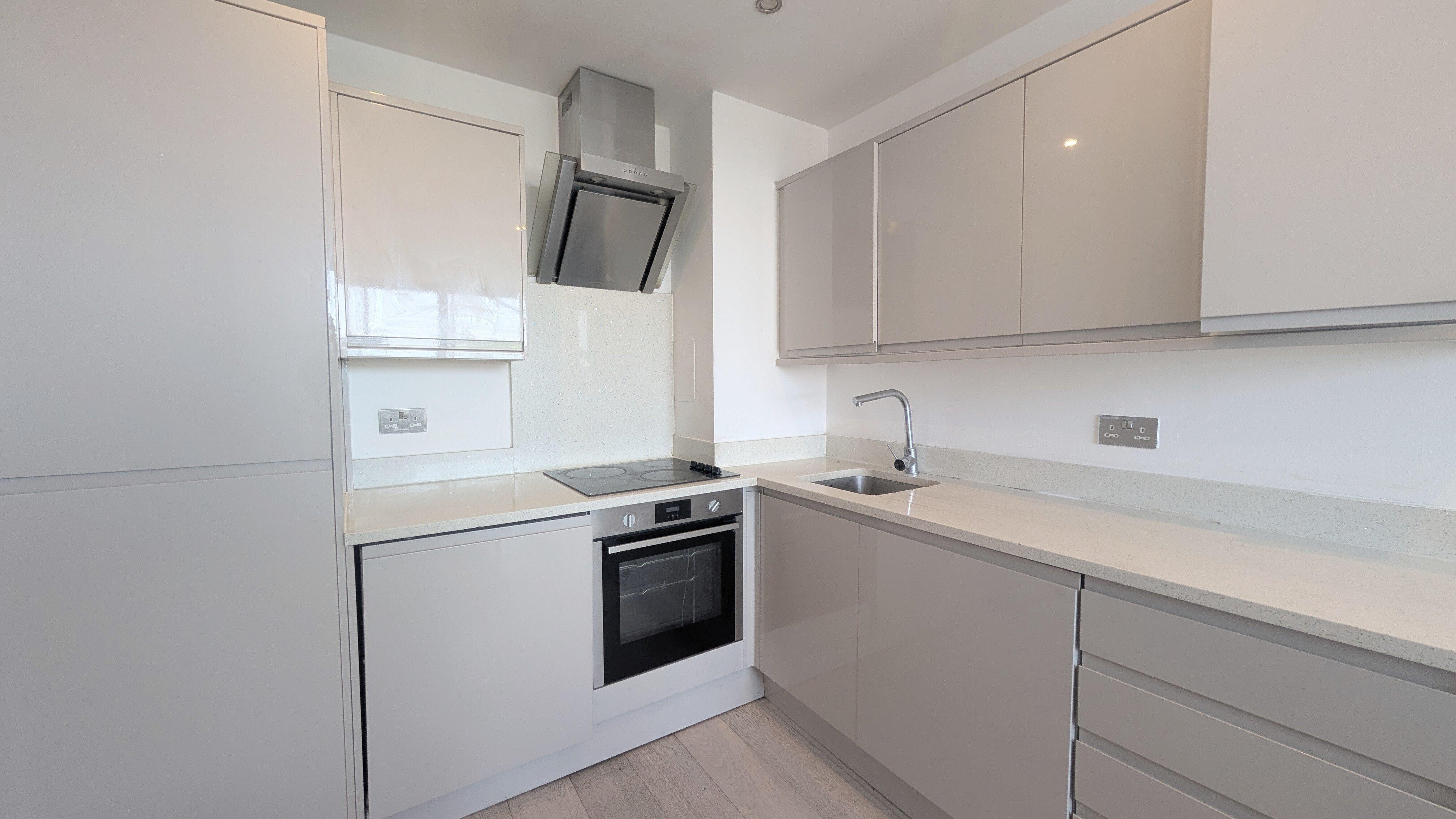 Flat Northolt Road in Greater London