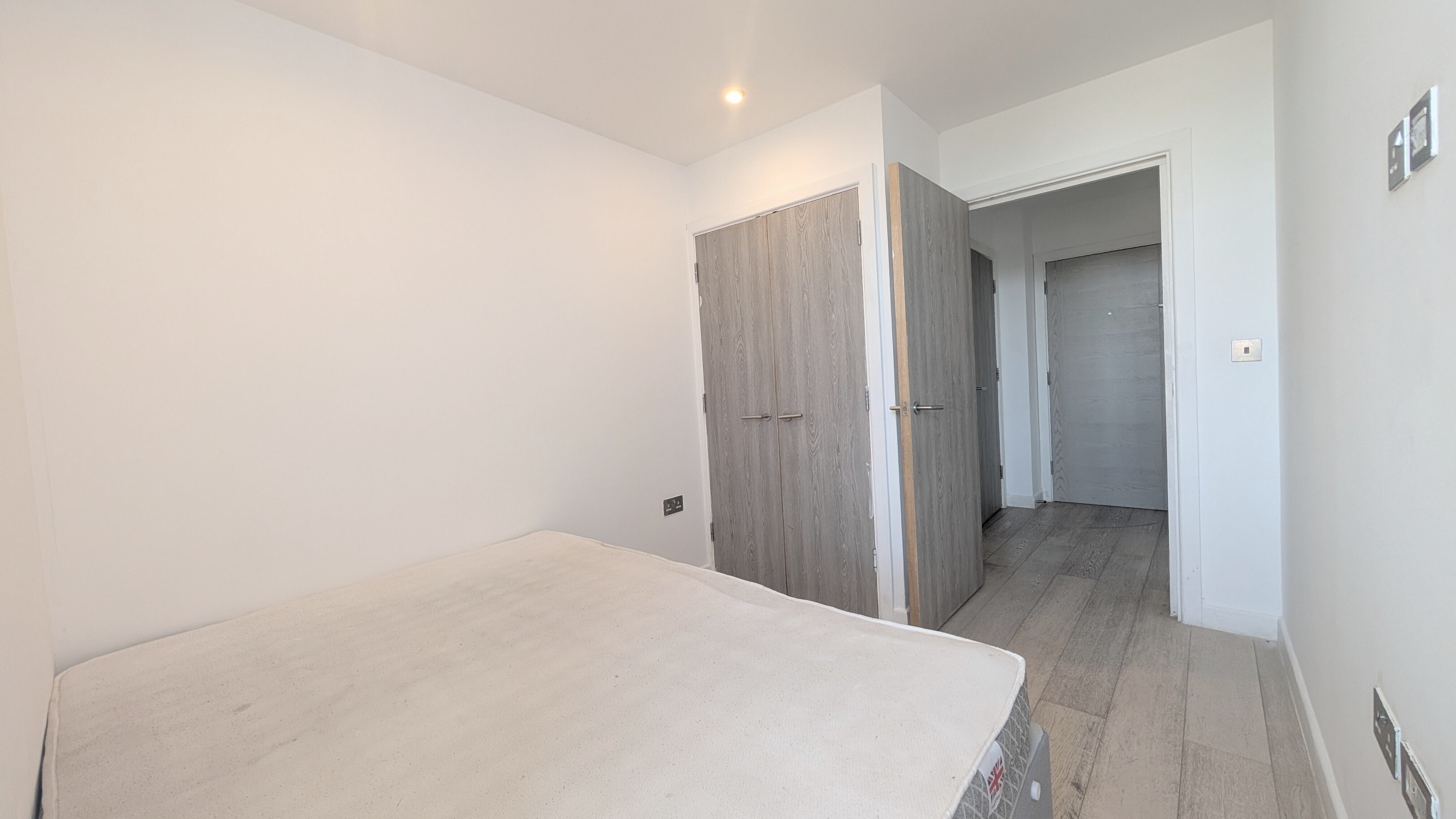 Flat Northolt Road in Greater London