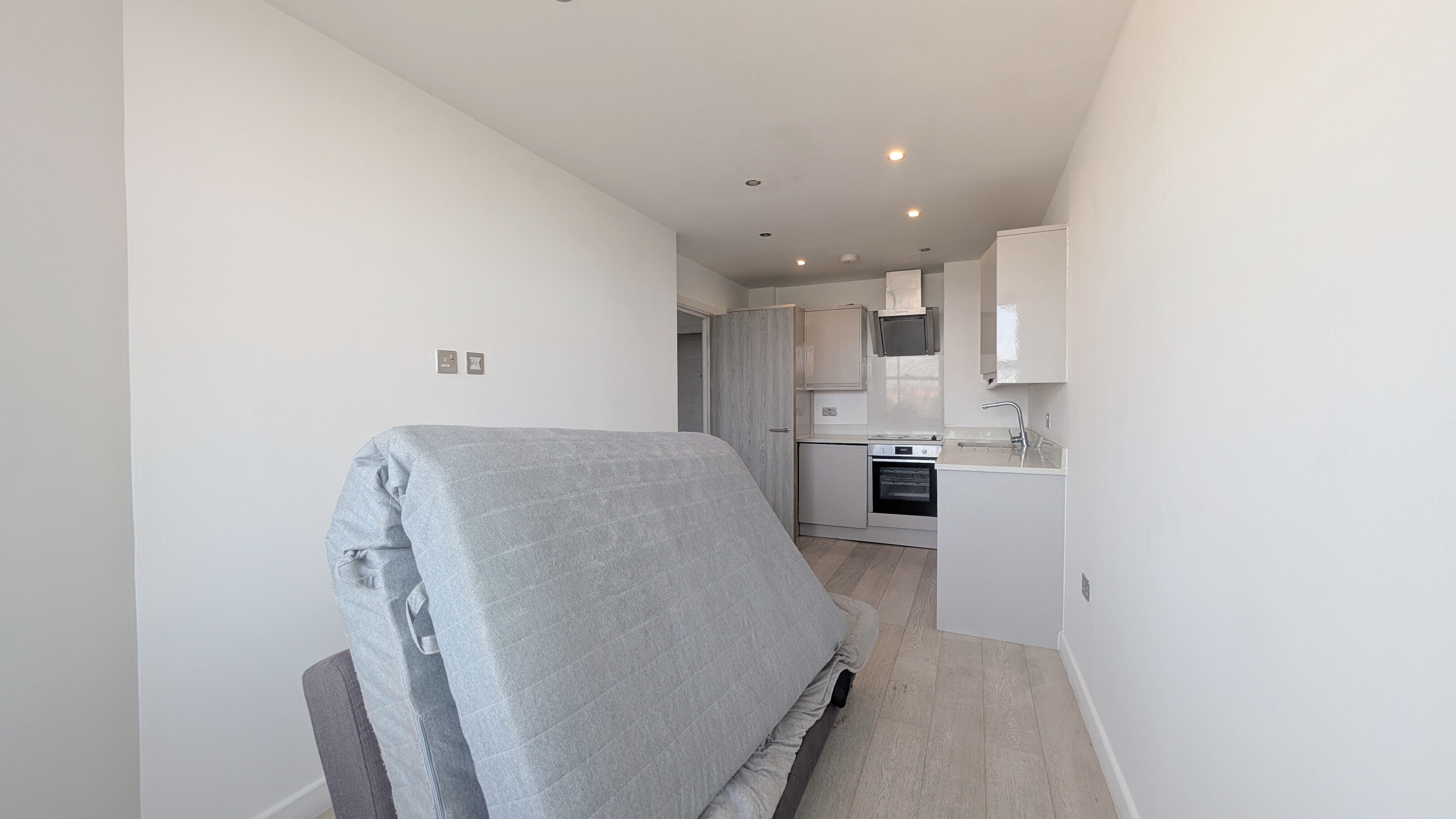 Flat Northolt Road in Greater London