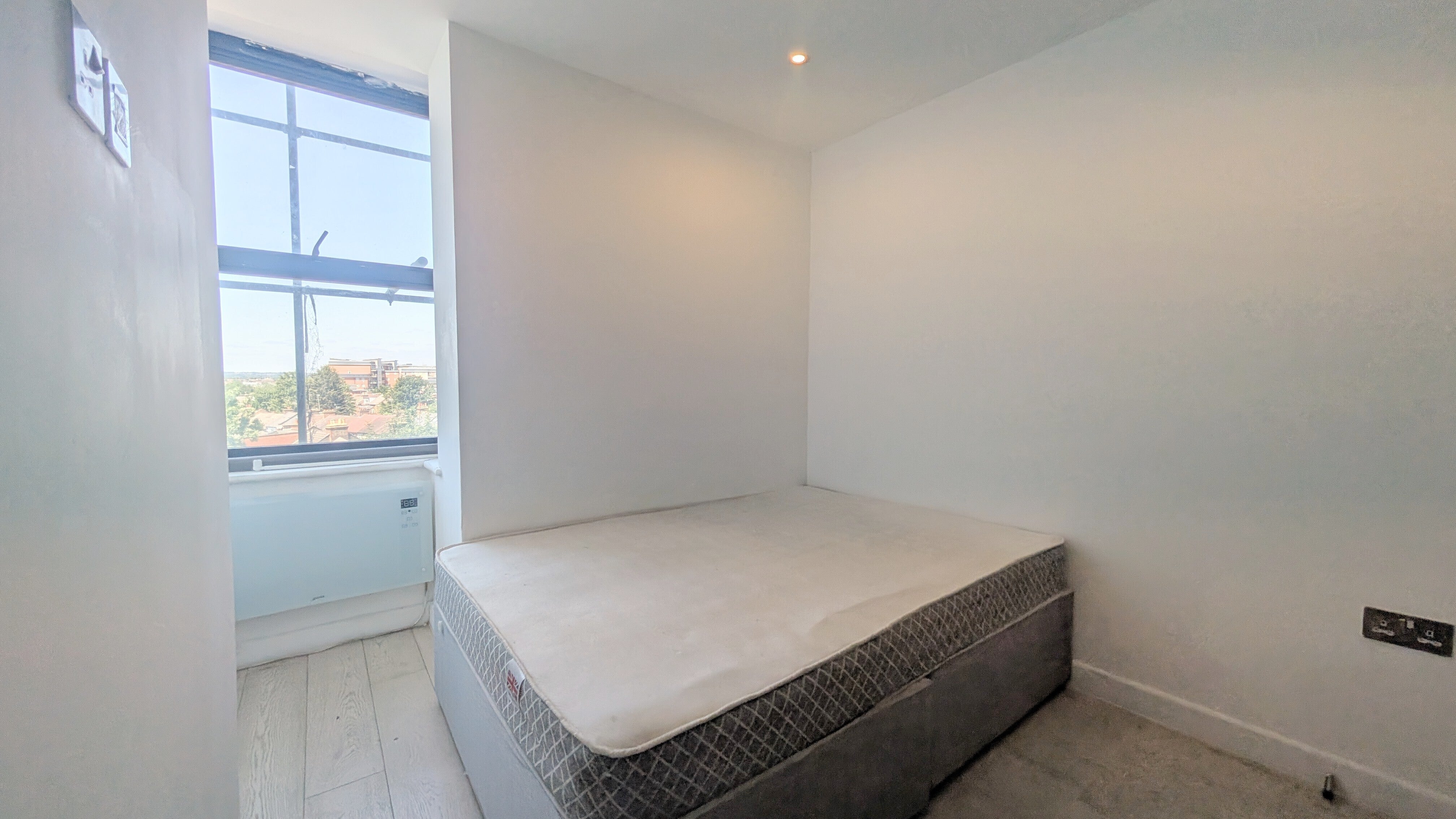 Flat Northolt Road in Greater London