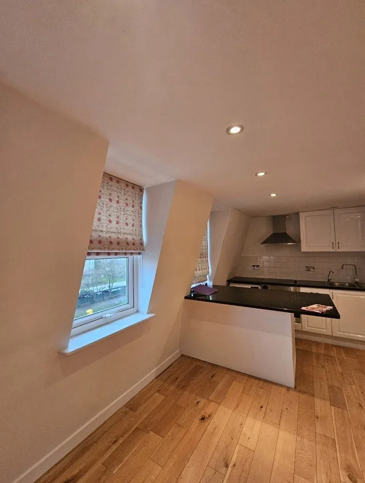 Flat Lower Mortlake Road in Greater London