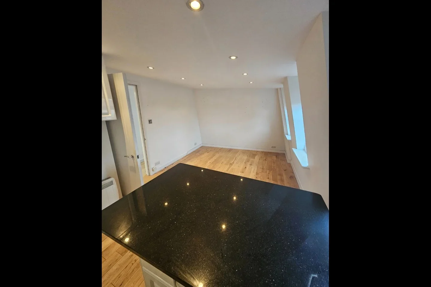 Flat Lower Mortlake Road in Greater London