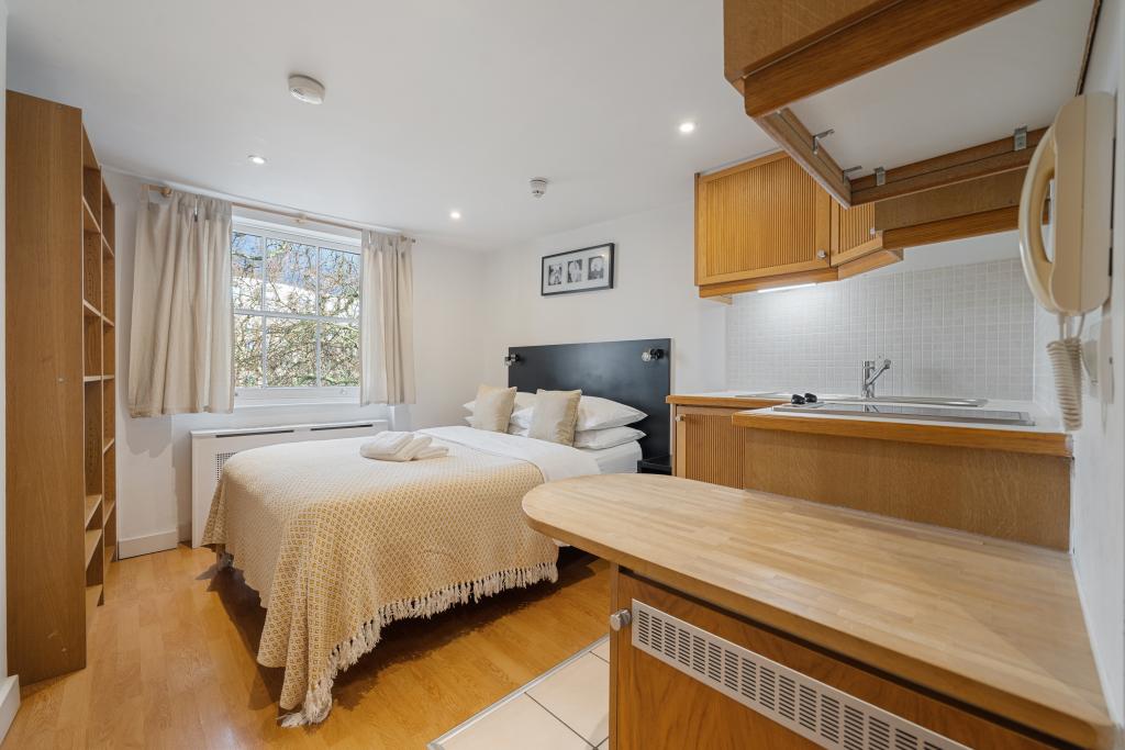 Room Cartwright Gardens in Greater London