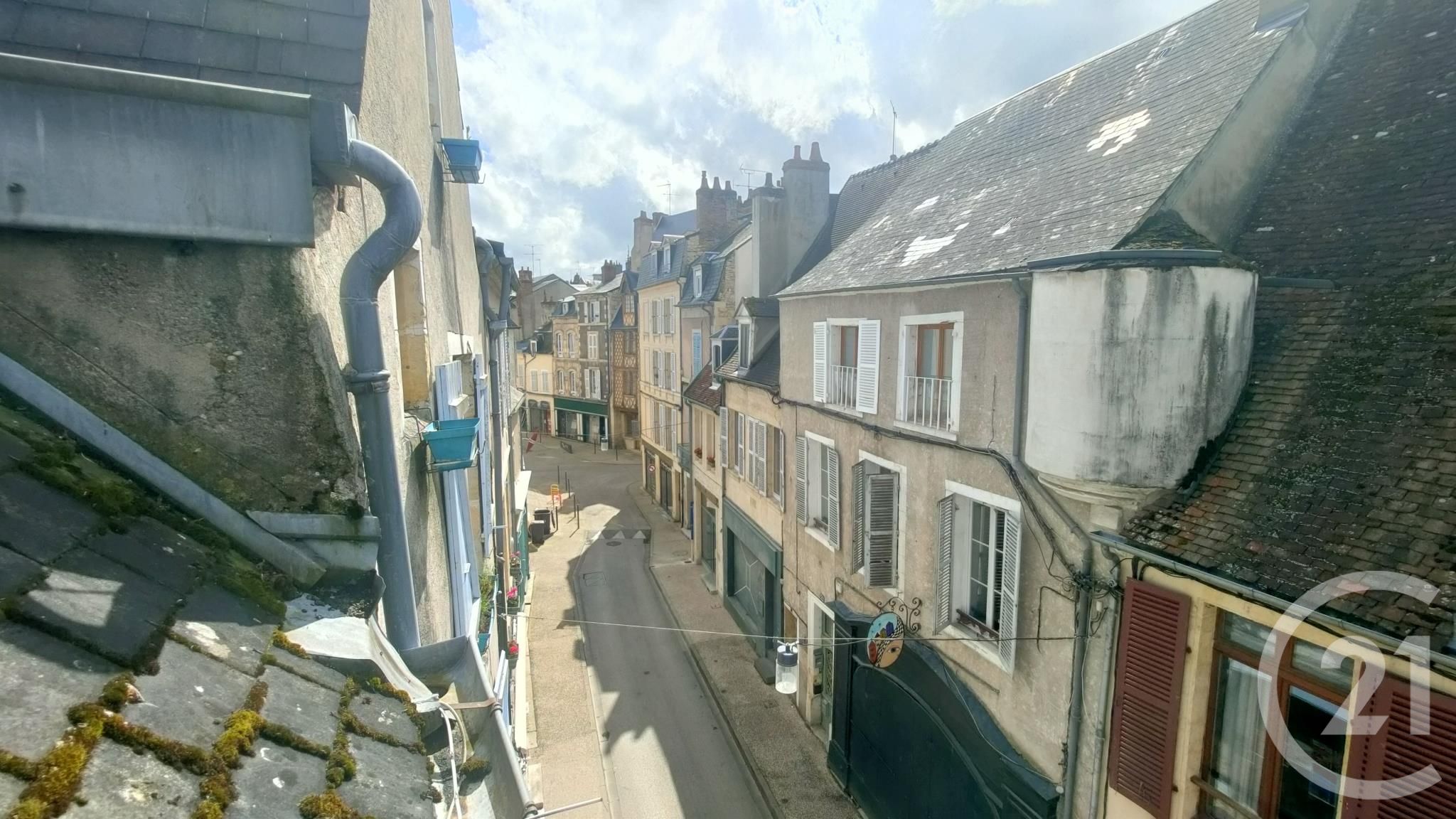 Appartement Rue Du Pressoir à Châteauneuf-Val-de-Bargis