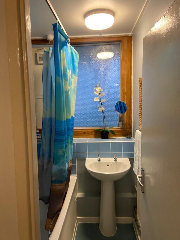 Room Swinford Gardens in Greater London