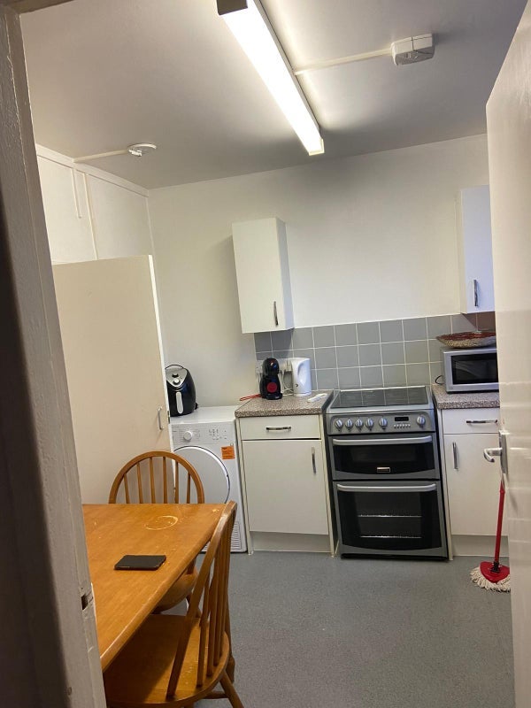 Room Swinford Gardens in Greater London