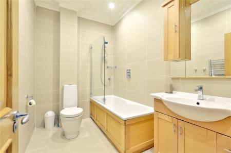 Flat Ashburn Gardens in Greater London