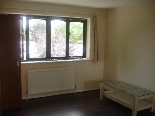 Flat George Street in Borough of Spelthorne
