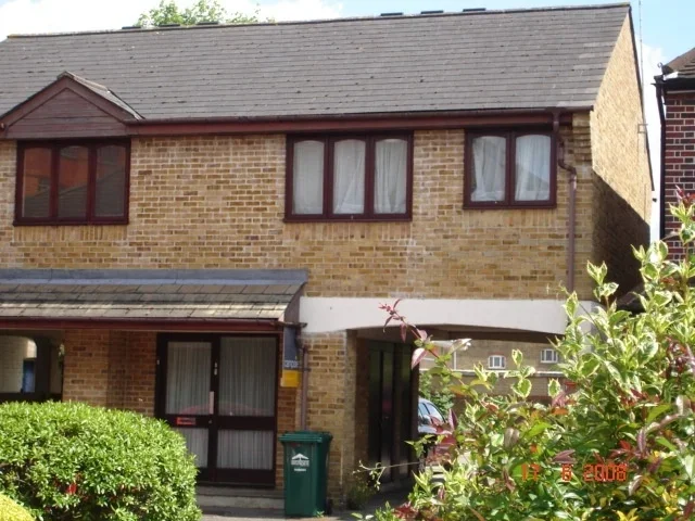 Flat George Street in Borough of Spelthorne