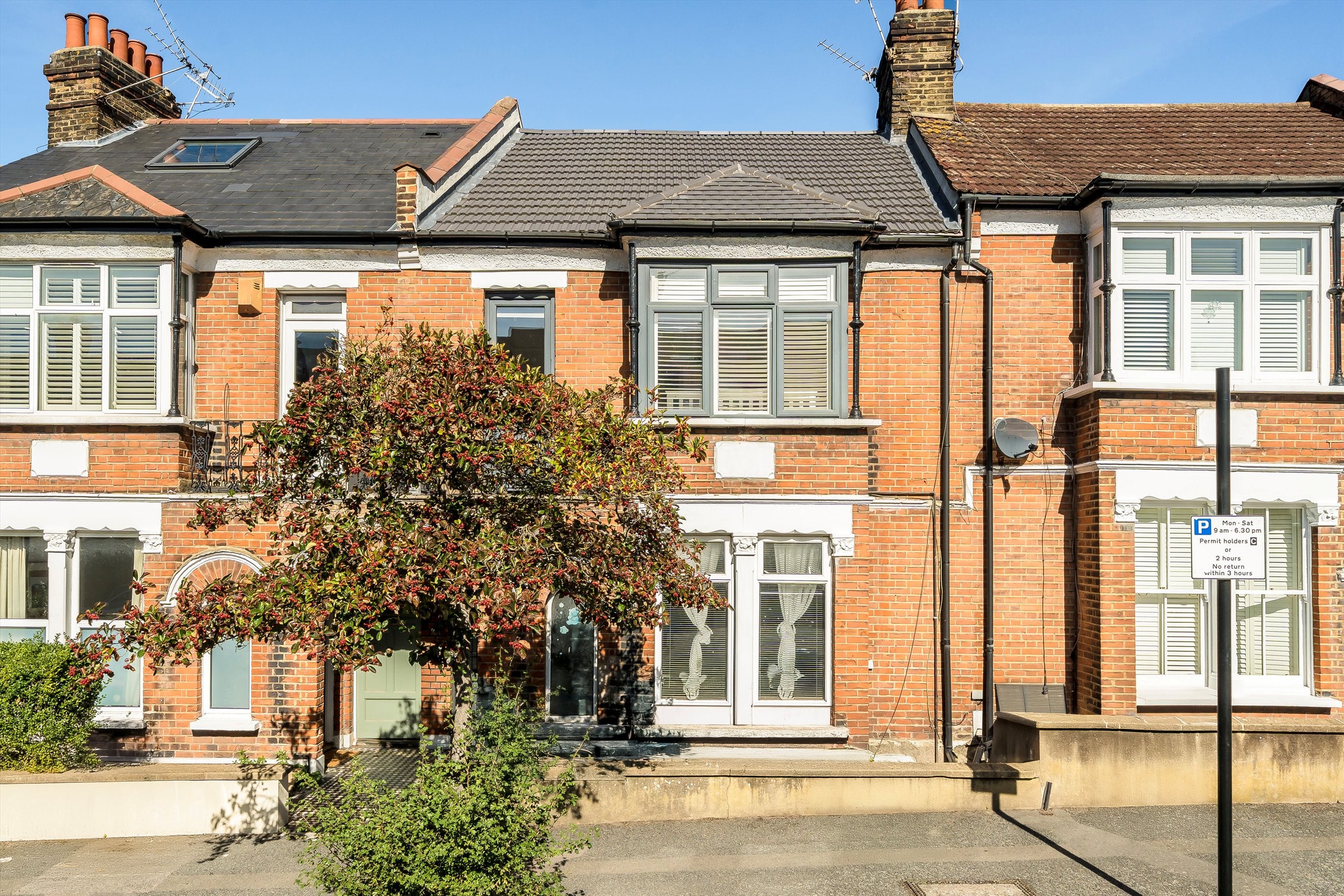 Flat Bramshot Avenue in Greater London