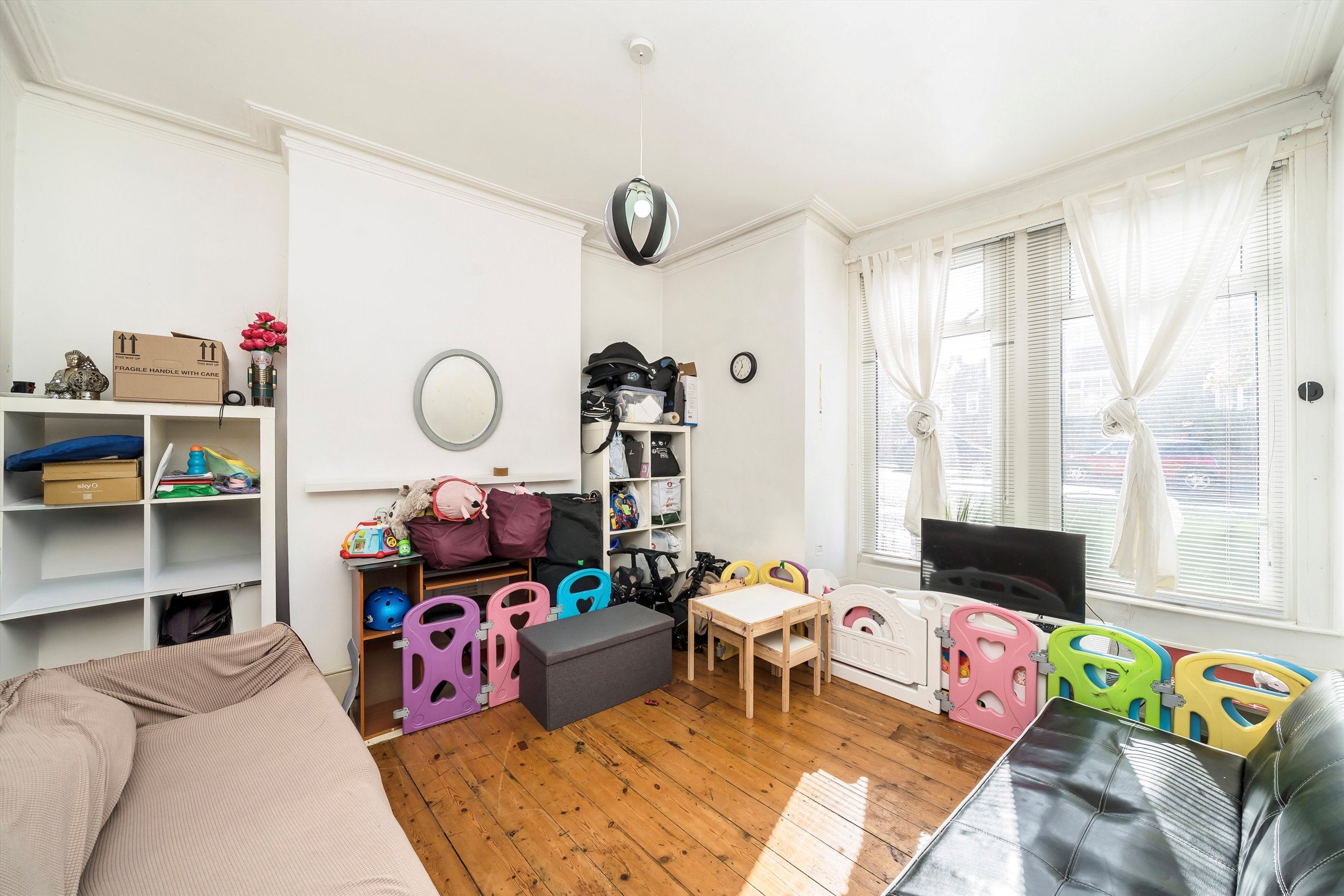 Flat Bramshot Avenue in Greater London
