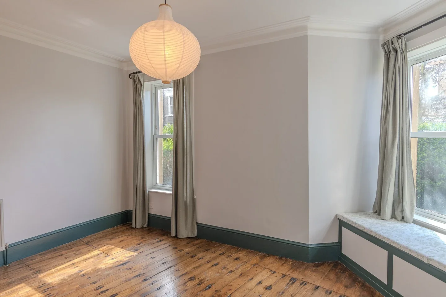 Flat Mowll Street in Greater London