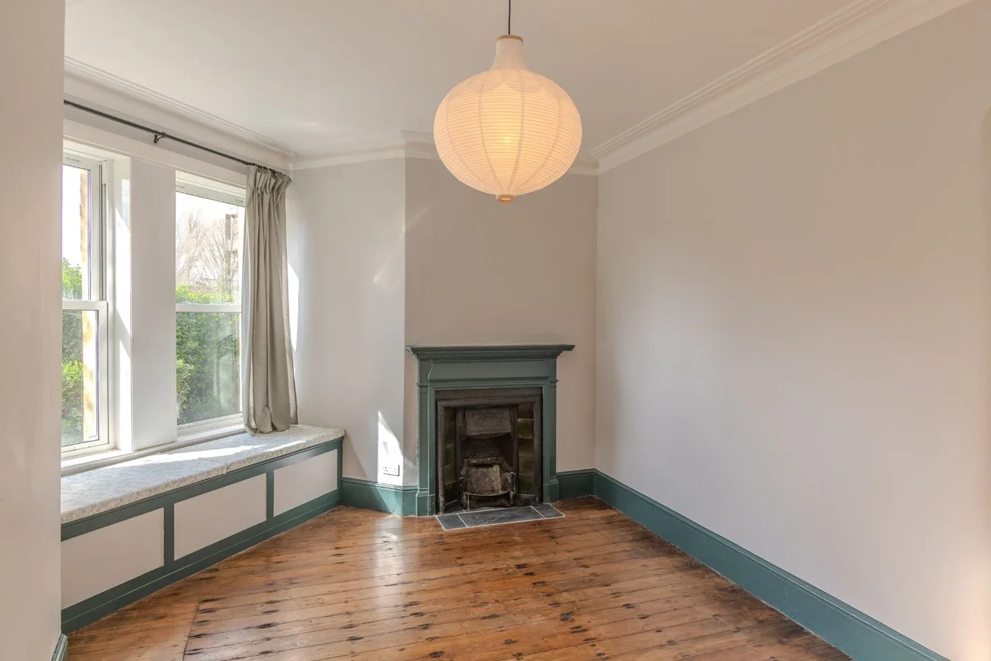 Flat Mowll Street in Greater London
