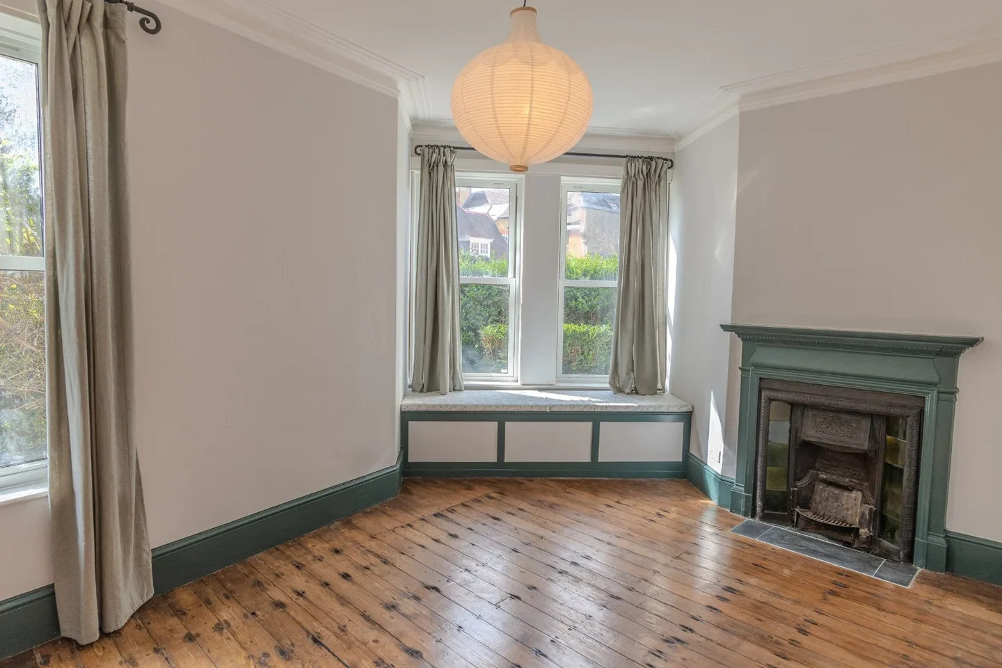 Flat Mowll Street in Greater London