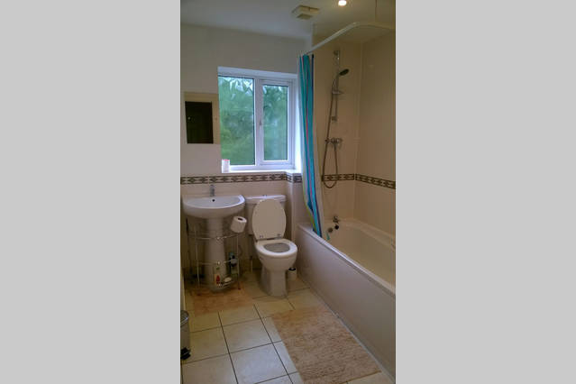 Room Snowberry Close in Bradley Stoke