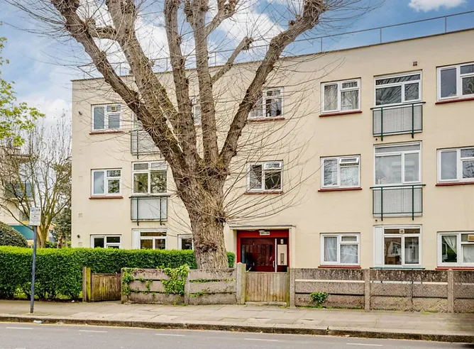 House Flowersmead in Greater London