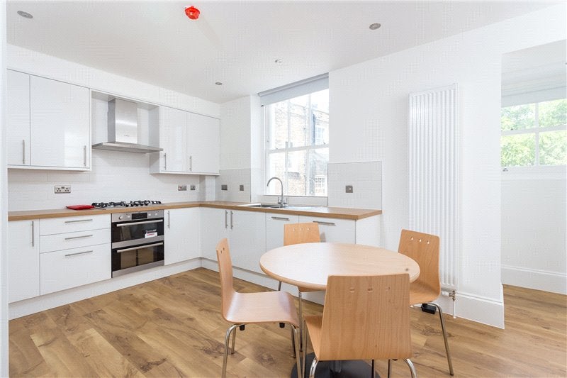 Room Fulham Road in Greater London