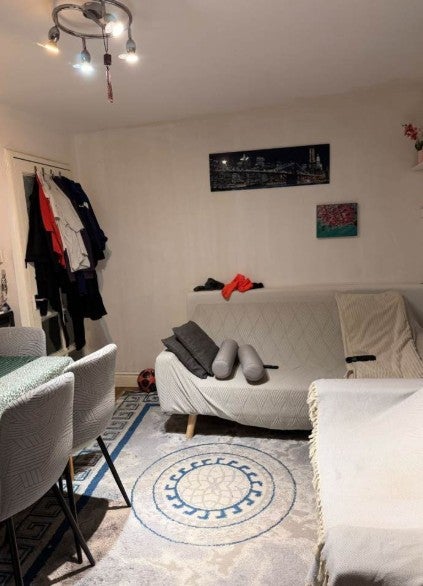 Flat Jack Clow Road in Greater London